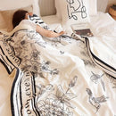 Ljojo Luxe Floral Fleece Throw Blanket with "LOVE" Motif, Black & Whiteucer标题